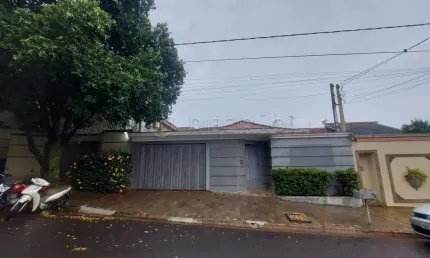 Casa térrea de uso misto, para locação e venda 4 vagas, 4 suítes no Alto da Boa Vista