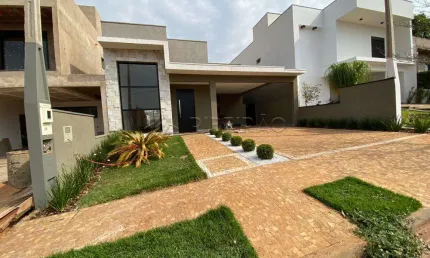 Casa térrea com 03 suítes à venda no condomínio reserva imperial.
