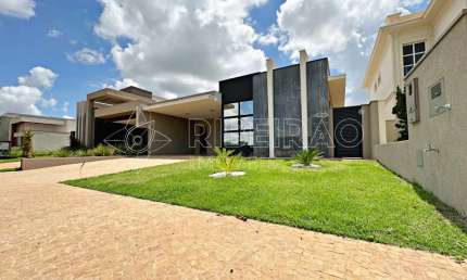 Casa Térrea com Piscina à venda em Condomínio 3 suítes 4 vagas Residencial Alto do Castelo