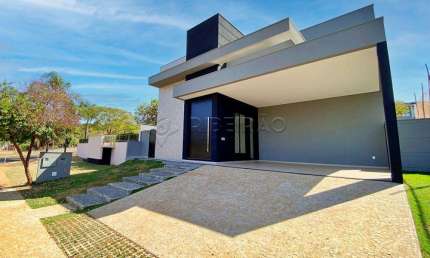 Casa Térrea com Piscina à venda em Condomínio 3 suítes (1 master) 4 vagas Alphaville