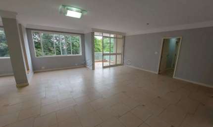 Apartamento para venda e locação com 4 dormitórios no Centro.