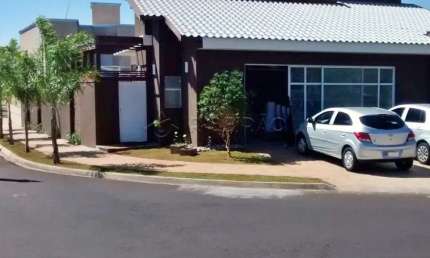 Casa térrea em condomínio  Buona Vitta com  04 suítes, piscina e churrasqueira, 02 vagas de garagem.
