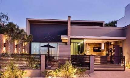 Casa térrea no Condomínio Residencial Morada da Fronteira na Cidade de Rifaina com 03 suites, casa de barco, piscina, varanda gourmet.