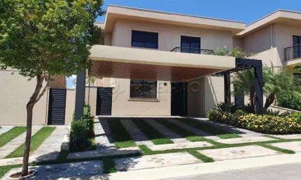 Casa a venda em condomínio com 3 suítes e piscina Vila do Golf