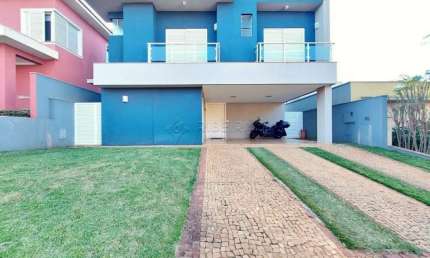 Sobrado em condomínio no Bairro Saint Gerard com 03 suites sendo 01 master com closet e hidro, piscina, varanga goumert.