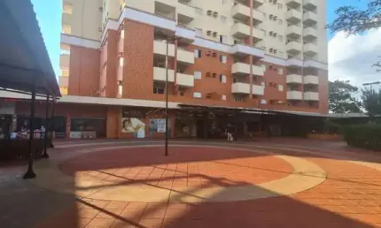 Apartamento / Loft com cozinha americana, armários planejados, 01 dormitório conjugado com a sala , 01 banheiro e sacada.