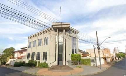 Imóvel Comercial de esquina no Bairro Nova Ribeirânia com 05 salas , 01 salão mobiliado no piso superior  preparado para   telemarketing, 08 vagas  com recuo frontal.