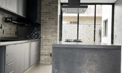 Casa térrea 03 dormitórios e piscina para venda no condomínio Valência