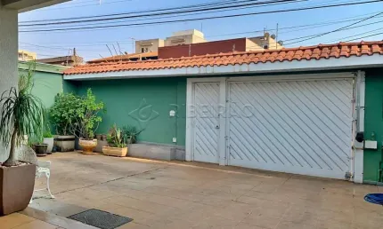 Casa térrea, mista , 03 dormitórios com armários planejados sendo 01 suite, churrasqueira, bairro Jardim Irajá.