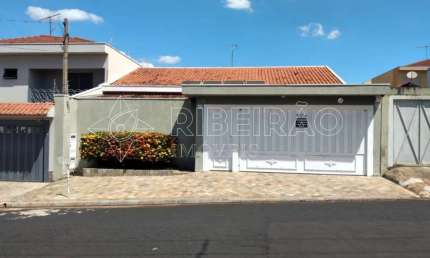 Casa térrea 03 dormitórios com piscina para venda no bairro Palmares
