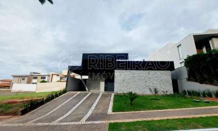 Casa em Condomínio 3 suítes à venda na Vila do Golf