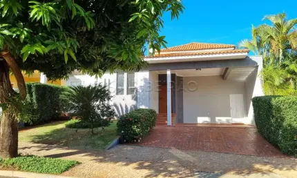Casa térrea locação 3 suítes piscina condomínio colina do sabiá