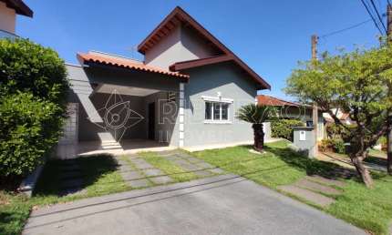 Casa para locação 3 dormitórios 2 vagas no condomínio Santa Angela