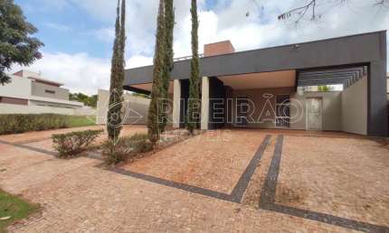 Casa térrea com 3 suítes e piscina para locação e venda no condomínio Bela Vista