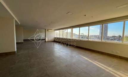 Salão comercial de 300m² para venda e locação no edifício Trio Office