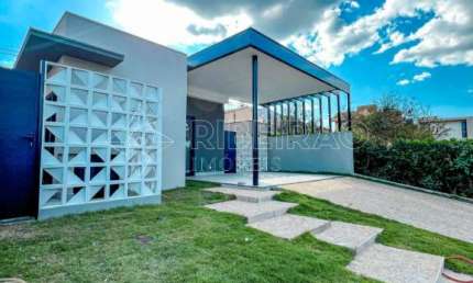 Casa com 3 suítes e piscina à venda no condomínio Aurora Village
