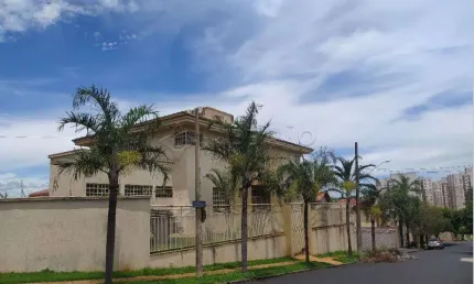 Casa (sobrado) com 03 salas 4 suítes 02 master alto da boa vista