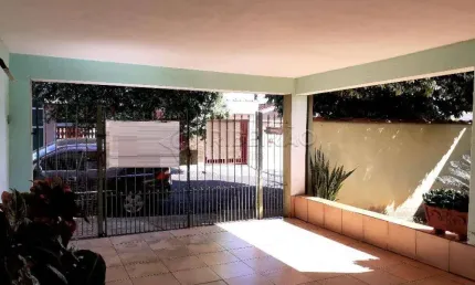 Casa térrea com 3 dormitórios e lazer para venda no Castelo Branco