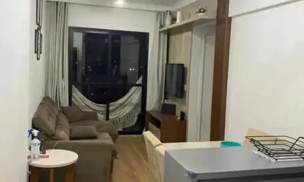 Apartamento com dois dormitórios e varanda, uma vaga de garagem, móveis planejados da cozinha, lavan