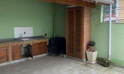 Casa com 3 quartos e 2 vagas e quintal no Horto Florestal