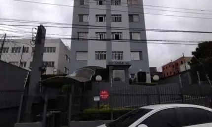 Apartamento todo reformado com 60m quadrados, sala ampla de dois ambientes, cozinha já com armários,