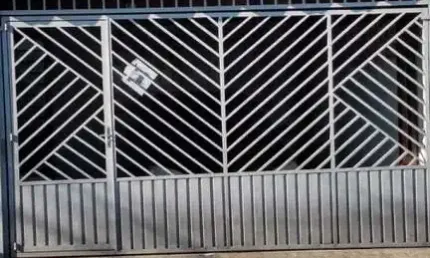 Sobrado à venda com 2 dormitórios e 2 vagas no Cursino