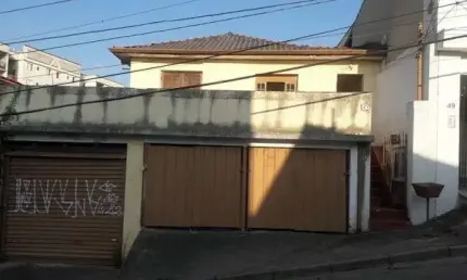 Casa Antiga com 2 dormitório sala cozinha banheiro quintal edícula terreno 10x20