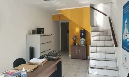 Casa à venda em São Paulo-SP, Vila Romero: 3 quartos, 1 suíte, 3 banheiros, 2 vagas, 120m² de área. Venha conferir!