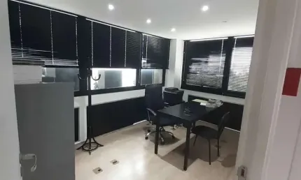 Sala comercial à venda com 65m² em santo amaro 1 banheiro 2 vagas.