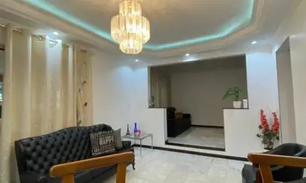 Casa a venda no bairro Santa Terezinha com 3 dormitórios, 1 suíte e 3 vagas.