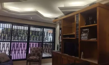 Casa á venda no Campo Belo com  150m² 3 dormitórios 3 banheiros 2 vagas