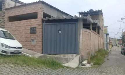 Casa à venda em Interlagos com 215m², 3 dormitórios, 2 banheiros e 4 vagas