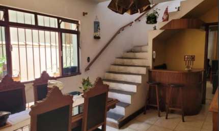 Casa à venda na Vila Antônio com 182m² 3 dormitórios 1 suíte 4 banheiros 2 vagas