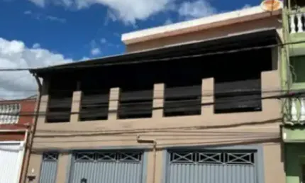 Casa à venda no Jardim Capão Redondo com 170m² 3 dormitórios 1 suíte 3 banheiros 3 vagas