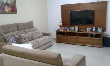 Sobrado à venda no Conjunto Residencial Jardim Canaã com 120m² 3 dormitórios 1 banheiro 2 vagas