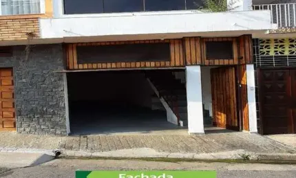 Sobrado à venda na Vila Monumento com 200m² 3 dormitórios 2 banheiros 2 vagas