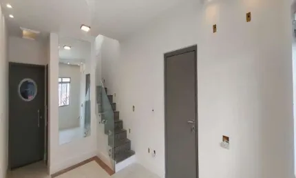 Casa Sobrado à venda de 4 dormitórios sendo 1 suíte e 2 vagas na Saúde