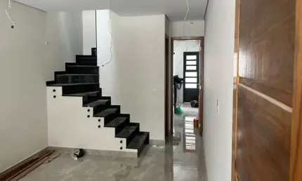 Sobrado à venda no Parque Maria Domitila com 144m² 3 dormitórios 3 suítes 4 banheiros 2 vagas