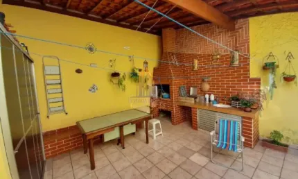 SOBRADO RESIDENCIAL DE 125M² POSSUINDO 3 DORMITÓRIOS, 3 BANHEIROS E DUAS VAGAS Á VENDA EM INTERLAGOS