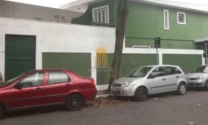Linda casa assobrada de 115m² com 2 amplos dormitorios e 2 vagas na regiao de santo amaro.