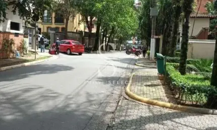 Apartamento de 75m² com tres dormitorios sendo uma suite, banheiro social, e uma vaga de garagem apa