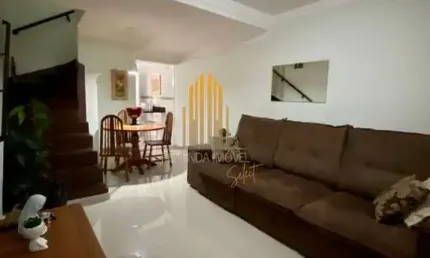 Sobrado de 100m² com 2 dormitórios, 2 banheiros e 2 vagas de garagem a venda no Jardim Jamaica