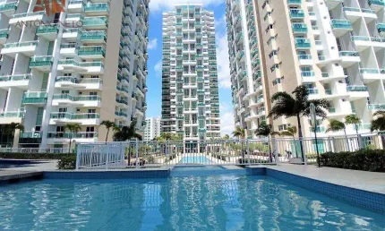 Apartamento com 2 dormitórios à venda, 82 m² por R$ 735.000,00 - Guararapes - Fortaleza/CE