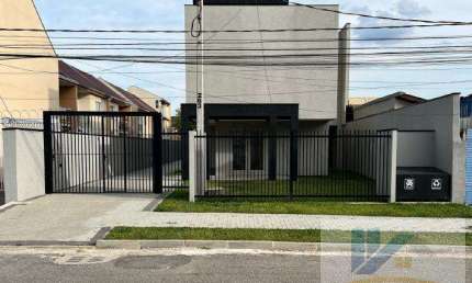 Sobrado para Venda em Curitiba, Uberaba, 3 dormitórios, 1 suíte, 2 banheiros, 1 vaga