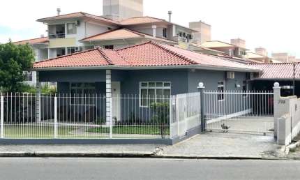 Casa para Venda em Florianópolis, Canasvieiras, 6 dormitórios, 2 suítes, 2 banheiros, 3 vagas