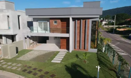 Casa para Venda em Florianópolis, São João do Rio Vermelho, 3 dormitórios, 3 suítes, 1 banheiro, 4 vagas
