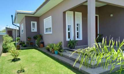 Casa para Venda em Imbituba, 3 dormitórios, 3 banheiros, 1 vaga