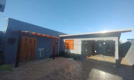 Casa para Venda em Arroio do Sal, 3 dormitórios, 1 suíte, 3 banheiros, 2 vagas