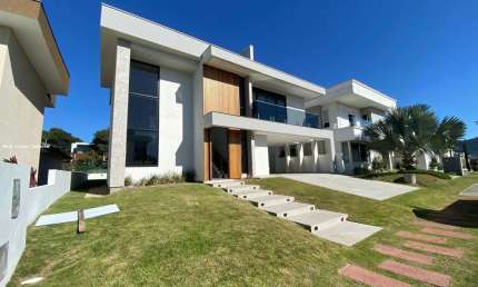 Casa para Venda em Florianópolis, São João do Rio Vermelho, 3 dormitórios, 3 suítes, 1 banheiro, 2 vagas