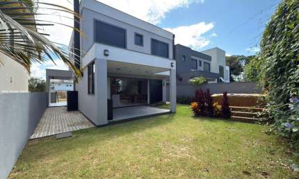 Casa para Venda em Florianópolis, Cachoeira do Bom Jesus, 3 dormitórios, 3 suítes, 2 vagas
